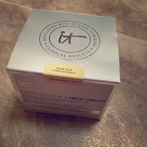 it Confidence in a Neck Cream